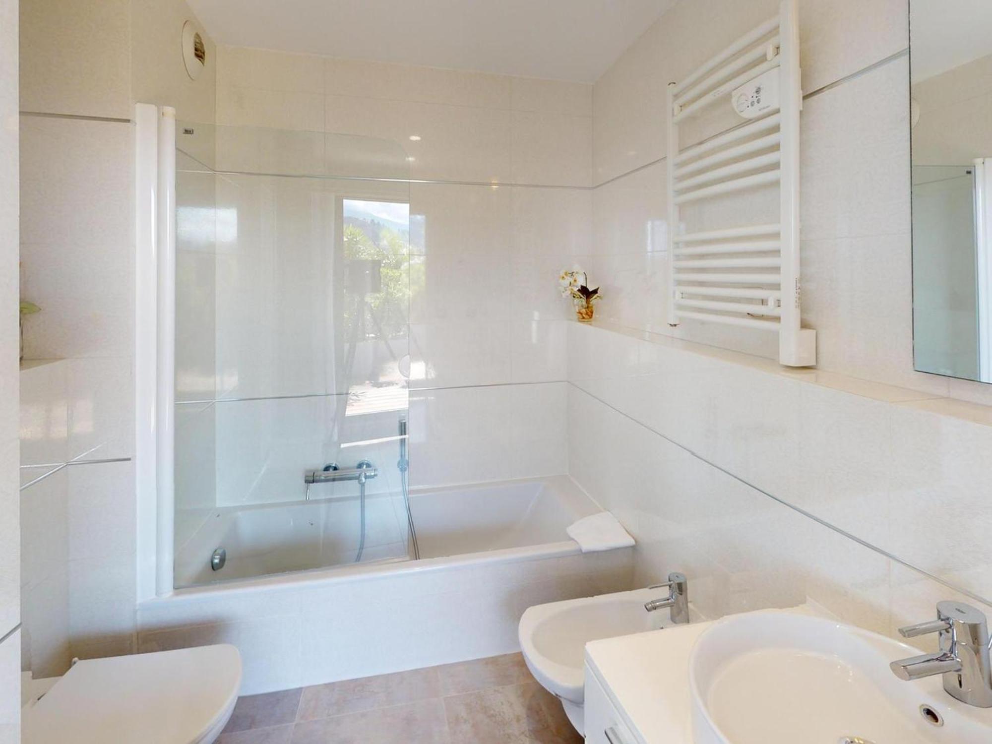 Magnifique 3p Face Avec Terrasse De 46m² Et Parking Prive - Fr-1-196-250 Menton
