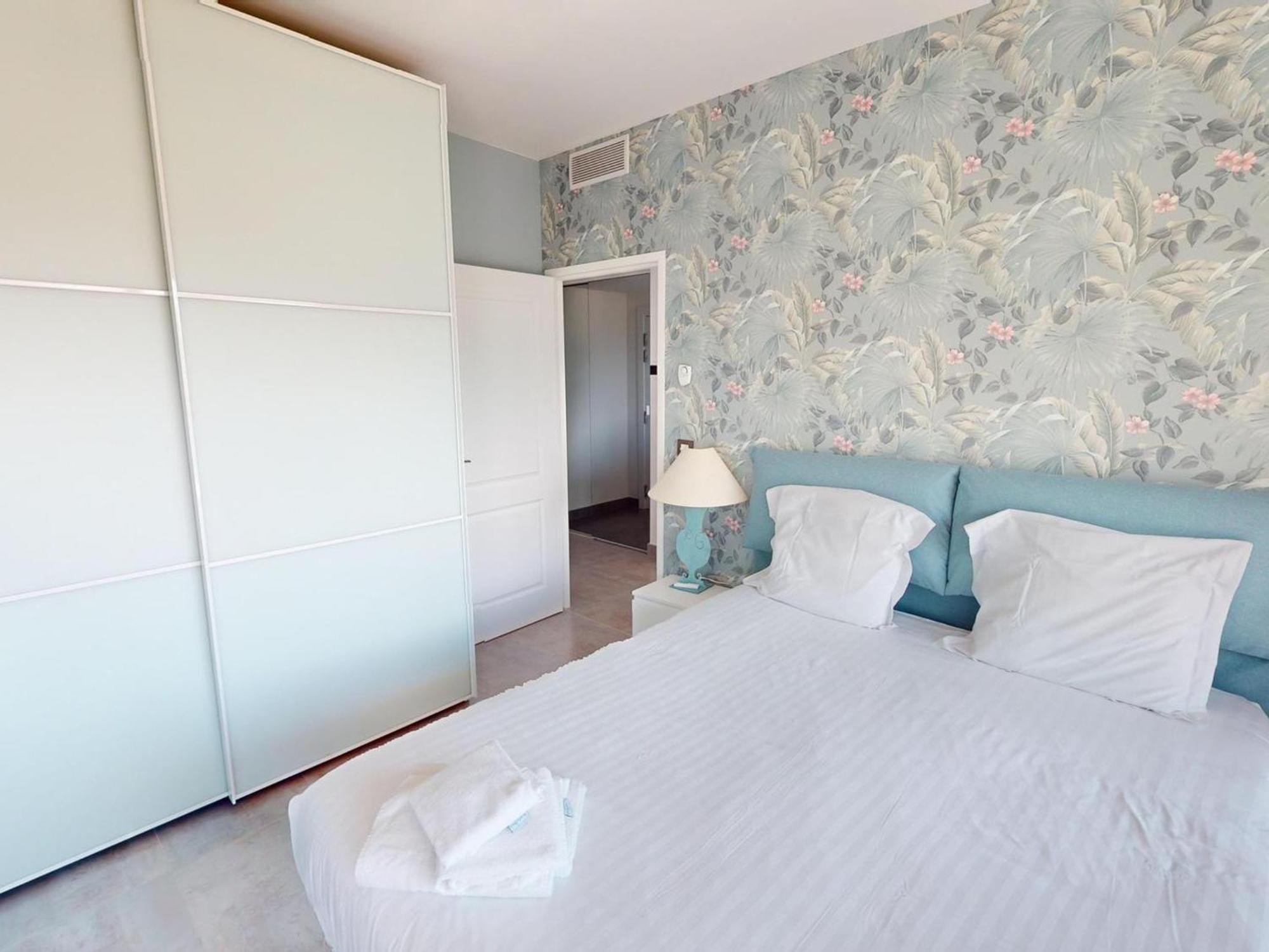 Magnifique 3p Face Avec Terrasse De 46m² Et Parking Prive - Fr-1-196-250 Appartement