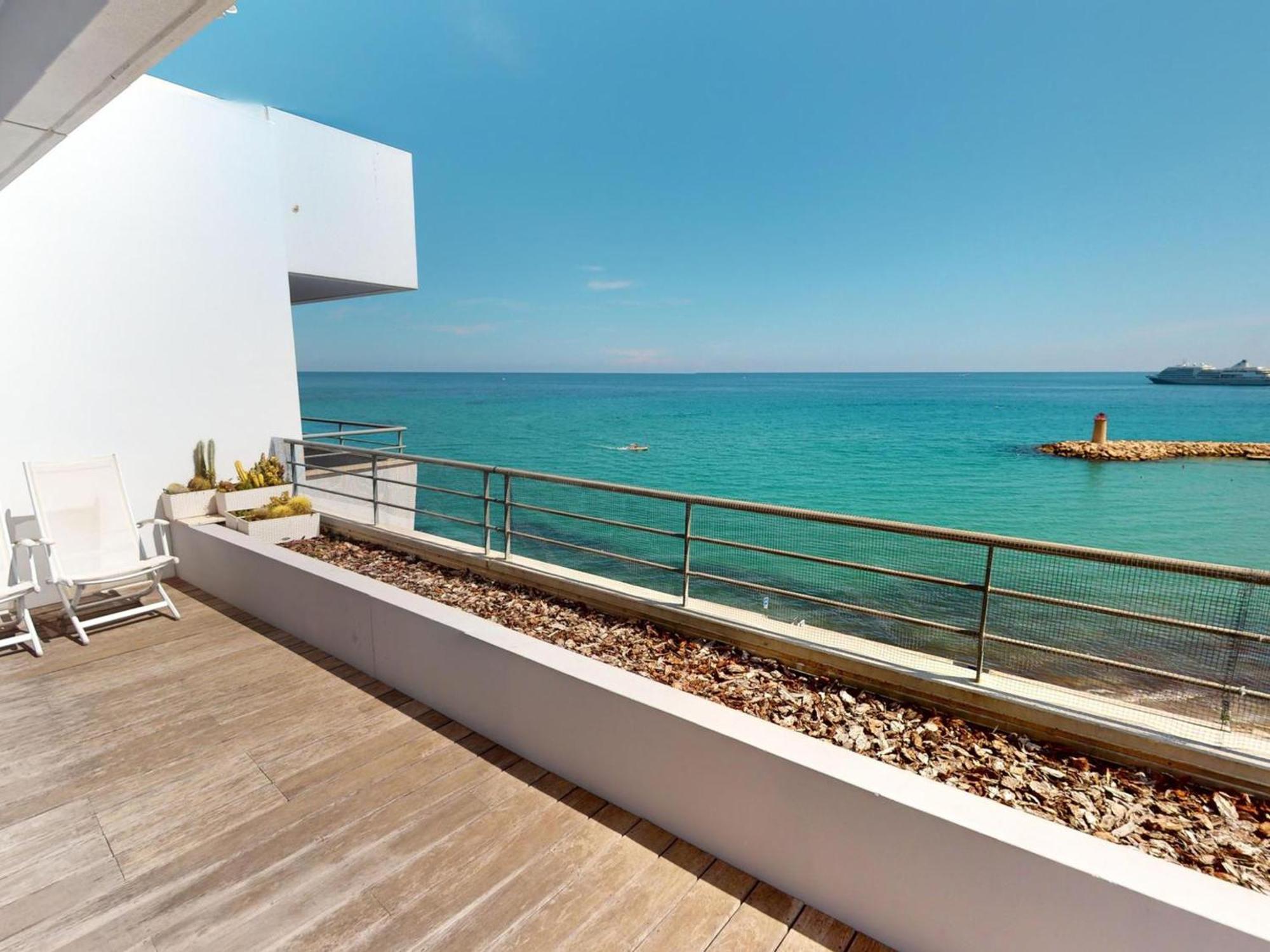 Magnifique 3p Face Avec Terrasse De 46m² Et Parking Prive - Fr-1-196-250 Appartement *