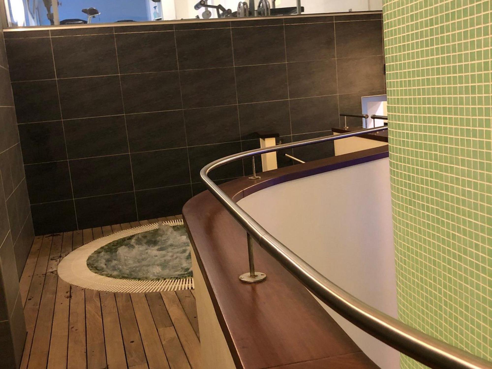 Magnifique 3p Face Avec Terrasse De 46m² Et Parking Prive - Fr-1-196-250 Menton